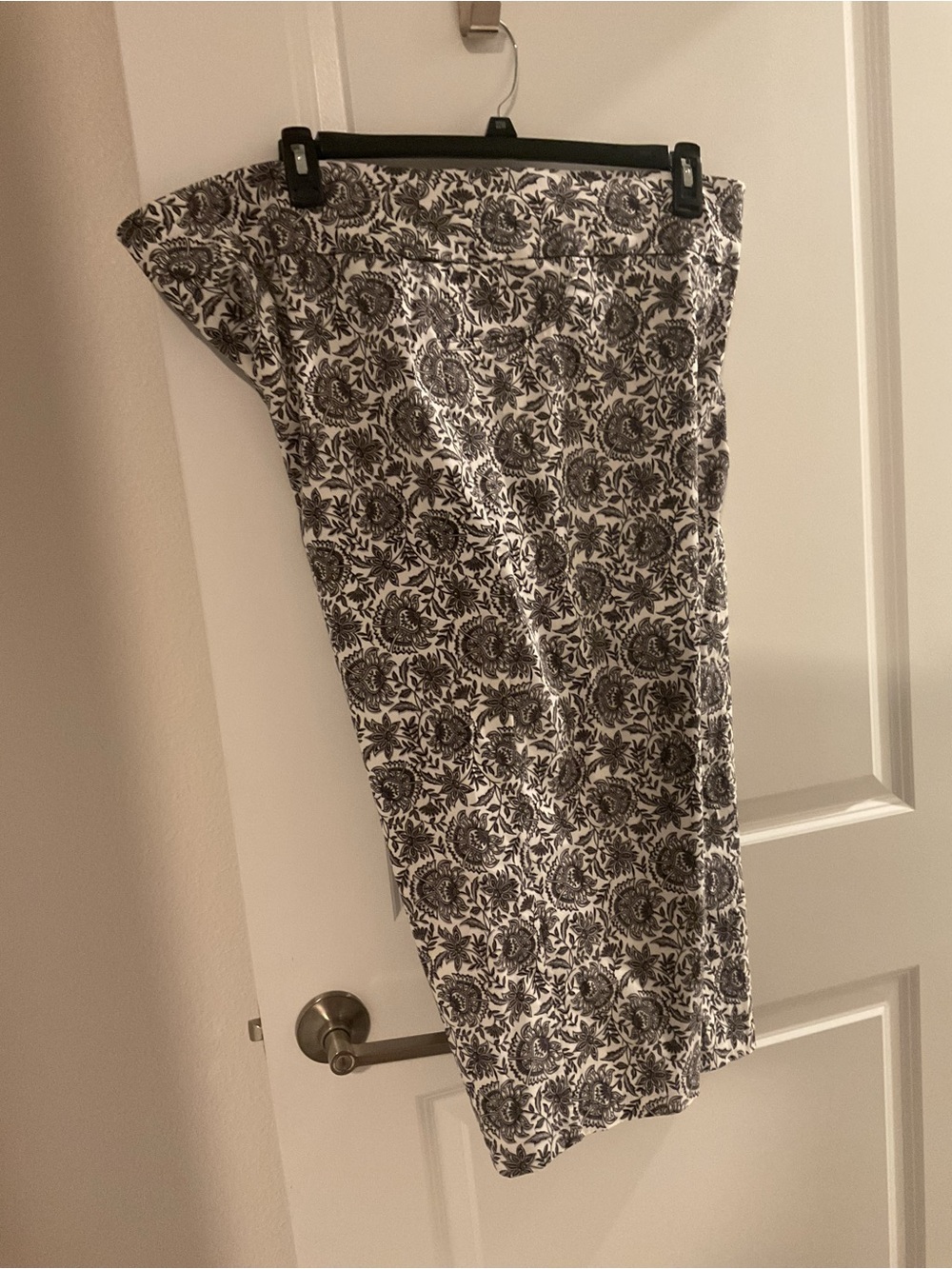 Ruby Rd. Black & White Floral Capris